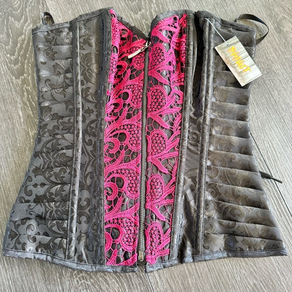 Spirit Halloween Vampire Costume. - Picture 9 of 16